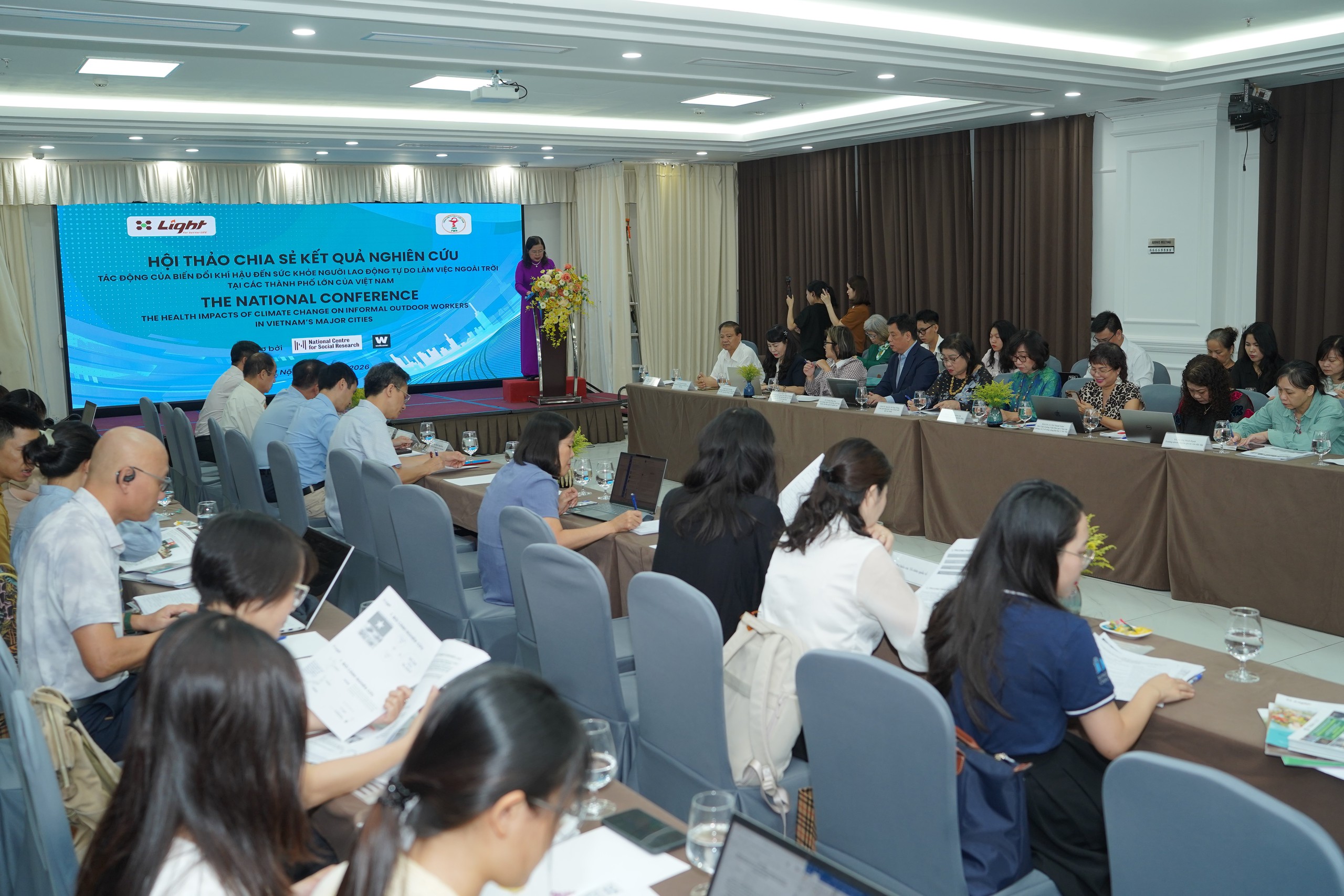 1-1786686299693161778379 Lao động ngoài trời trước sức ép biến đổi khí hậu- Ảnh 1.