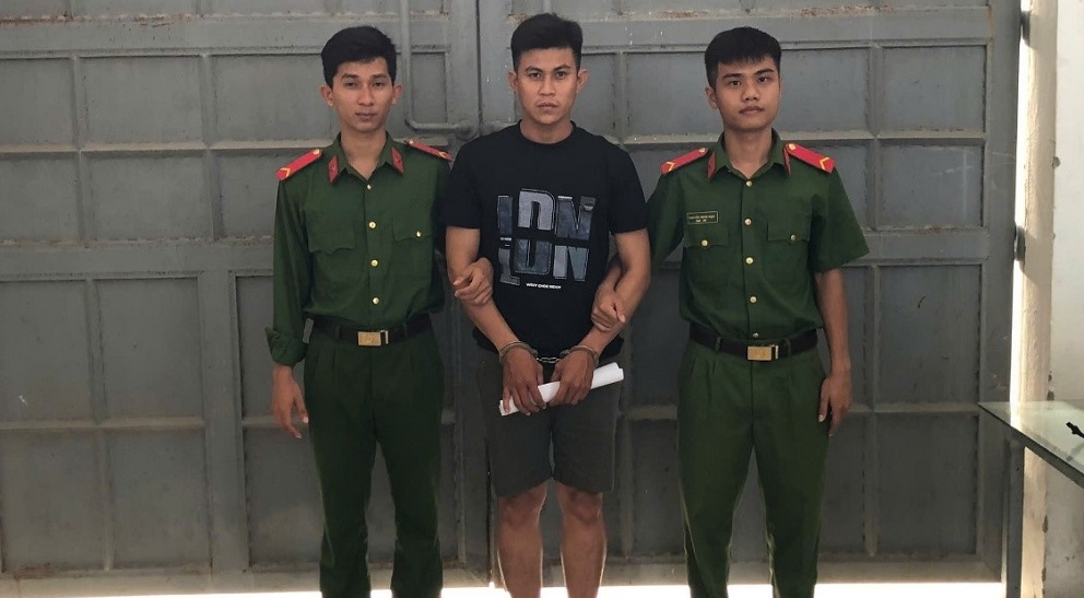 Hai môi giới bất động sản bị bắt vì lừa đảo chiếm đoạt tài sản- Ảnh 1.