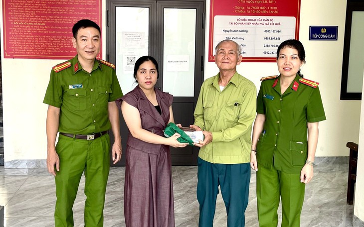 Hành Động Đẹp: Người Phụ Nữ Trả Lại Ví Vàng Tìm Được - Ảnh 2.