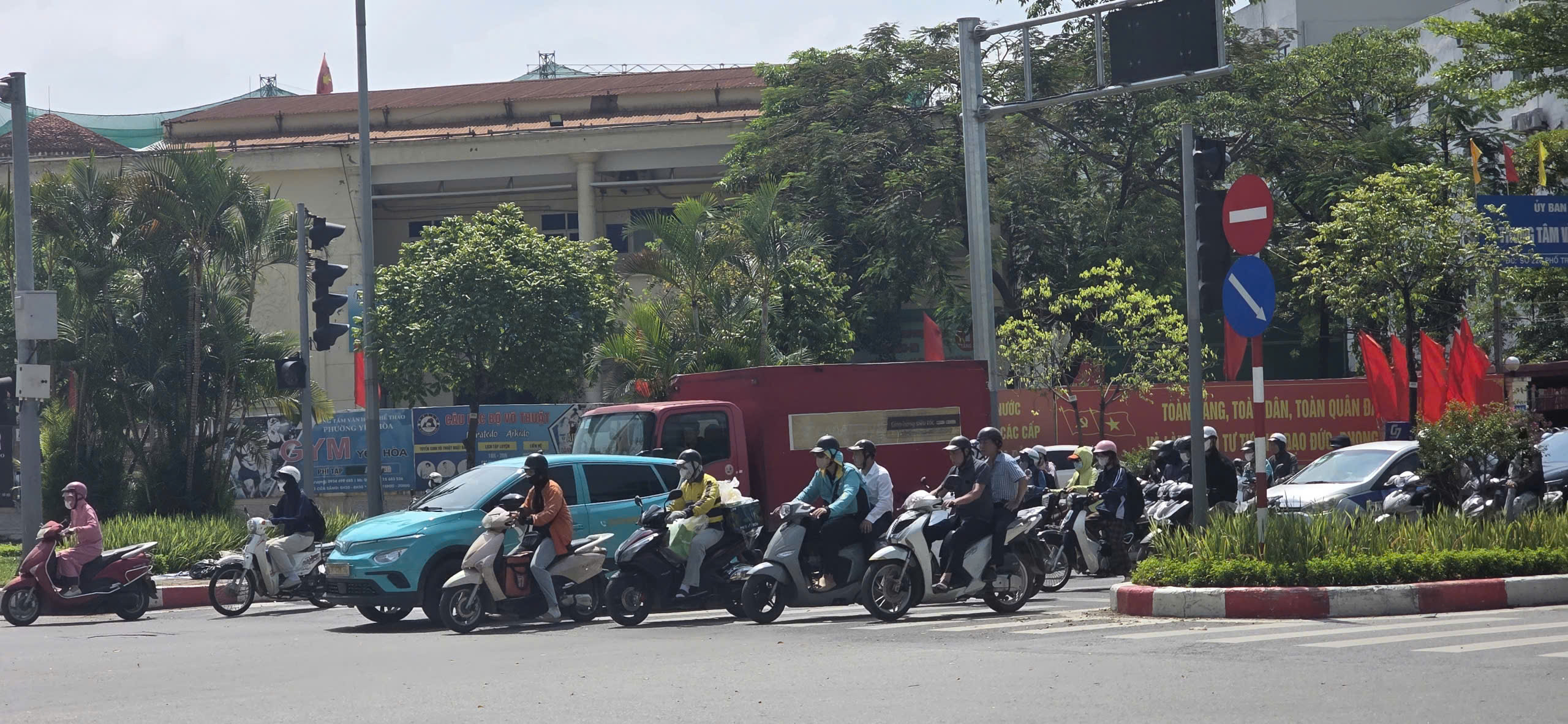 Cảnh Báo Nắng Nóng Kéo Dài: Hệ Lụy Đối Với Sức Khỏe Và An Toàn