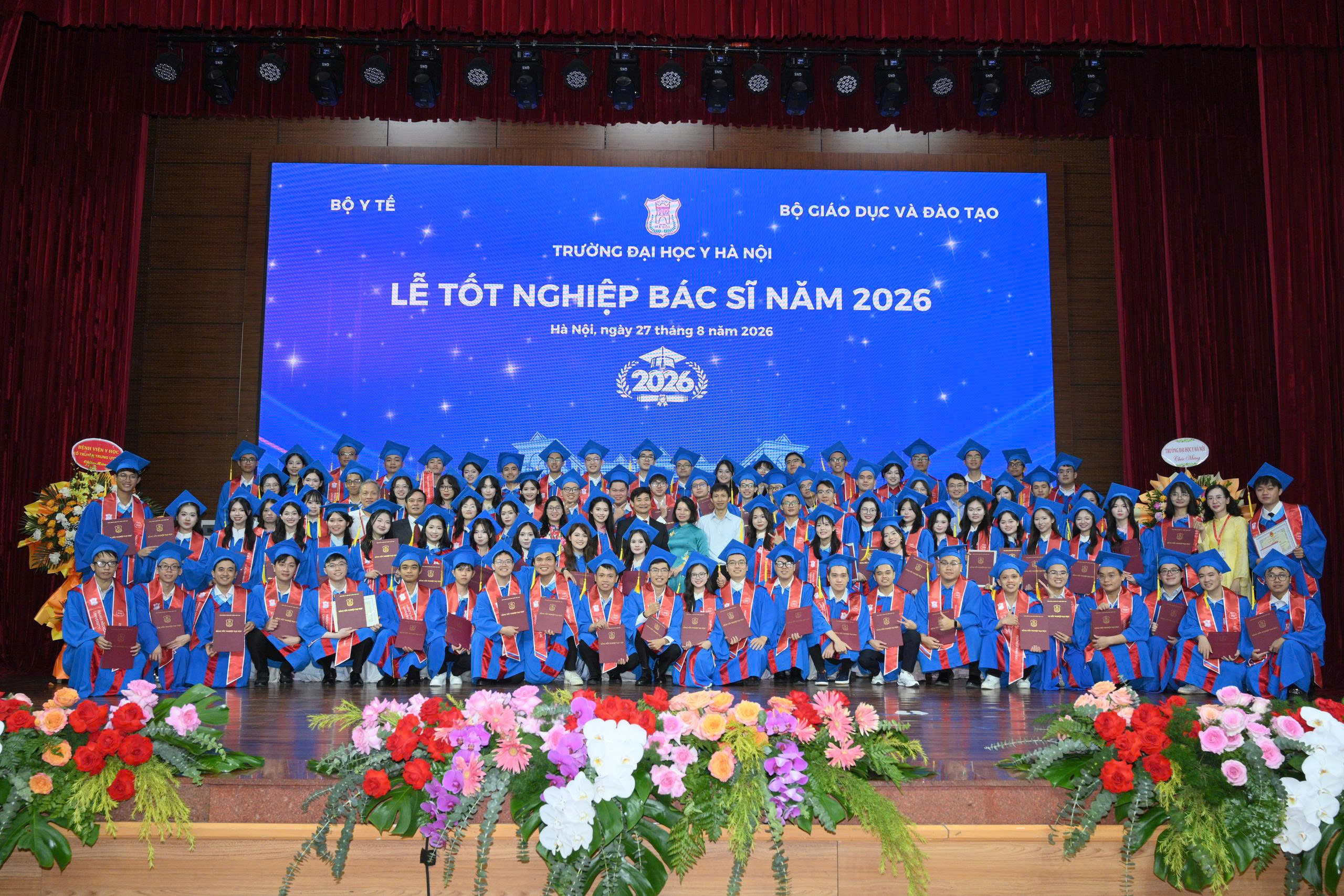 696 tân bác sĩ Đại học Y Hà Nội khởi đầu hành trình mới- Ảnh 10.