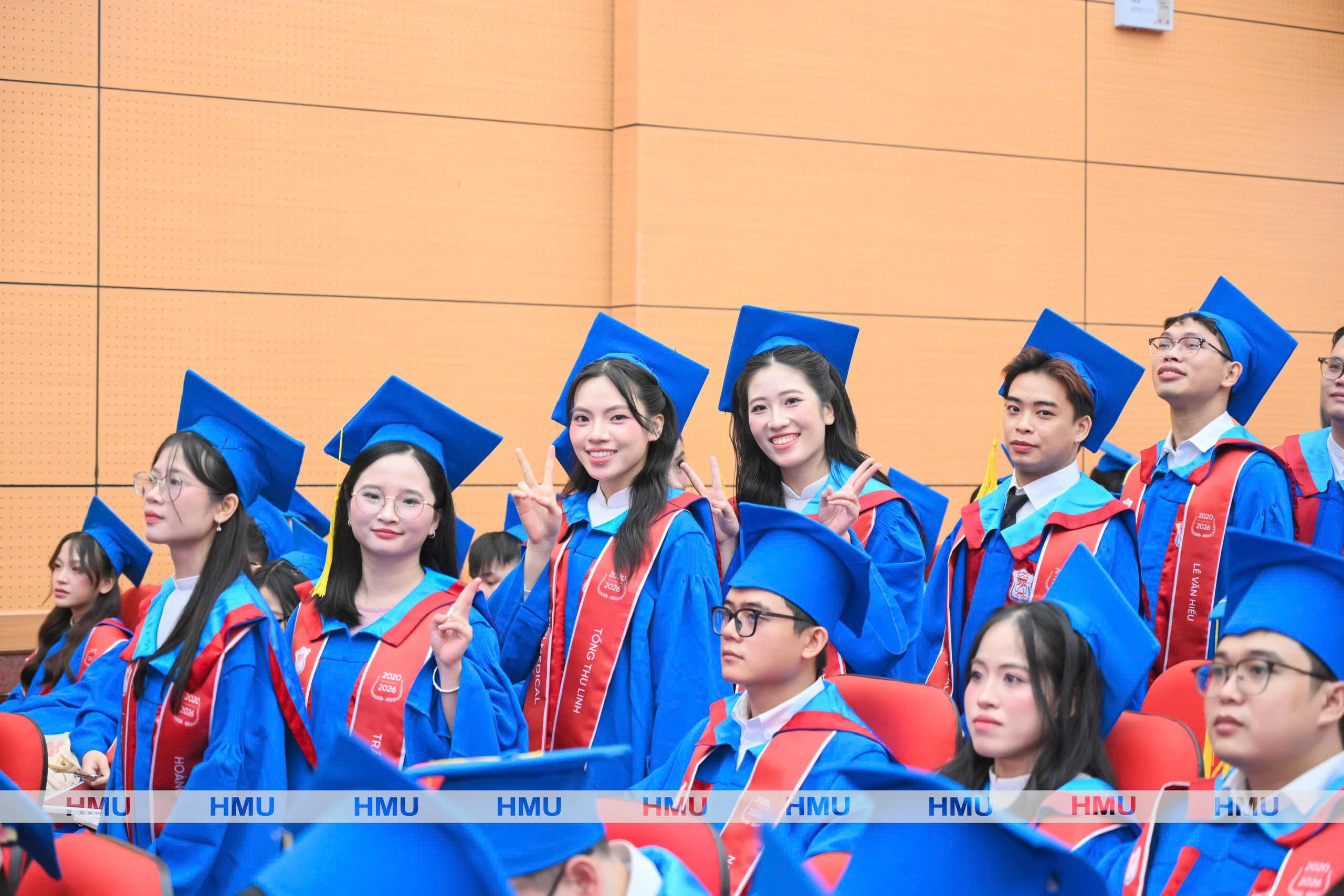 696 tân bác sĩ Đại học Y Hà Nội khởi đầu hành trình mới- Ảnh 3.
