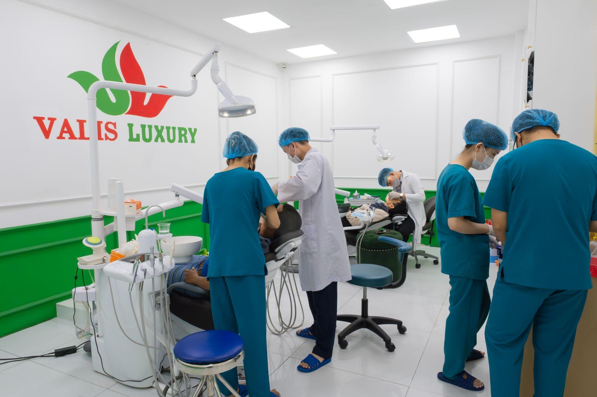 Valis Luxury: Định Hình Thương Hiệu Nha Khoa Quốc Tế Tại Việt Nam