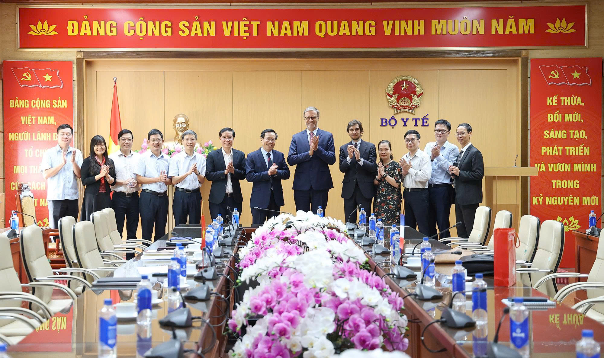 Tăng Cường Hợp Tác Y Tế Việt Nam – Pháp Để Xây Dựng Tương Lai Khỏe Mạnh