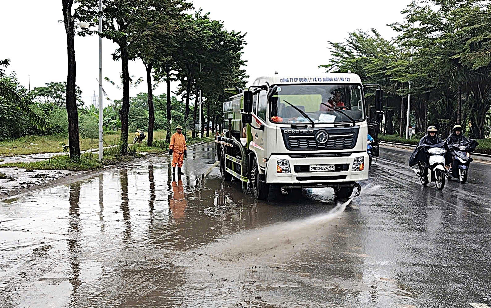 Hà Nội Rộn Ràng Dọn Dẹp Đường Phố Trước Kỳ Nghỉ Lễ Quốc Khánh 2/9