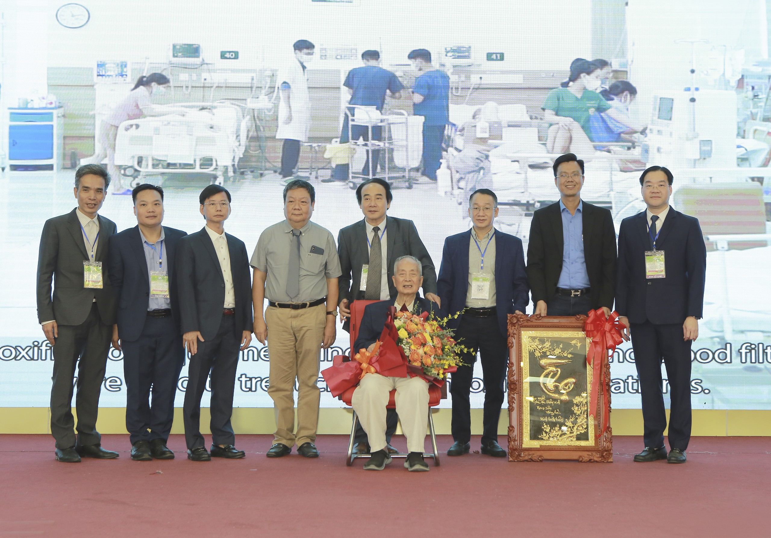 Các thế hệ học trò của Giáo sư Vũ Văn Đính Giáo sư Vũ Văn Đính cùng các thế hệ học trò