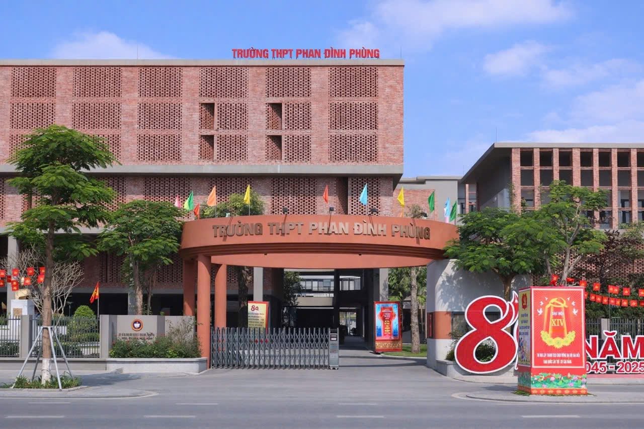 Hà Tĩnh tăng cường sắp xếp hệ thống giáo dục công cộng - Ảnh 1.