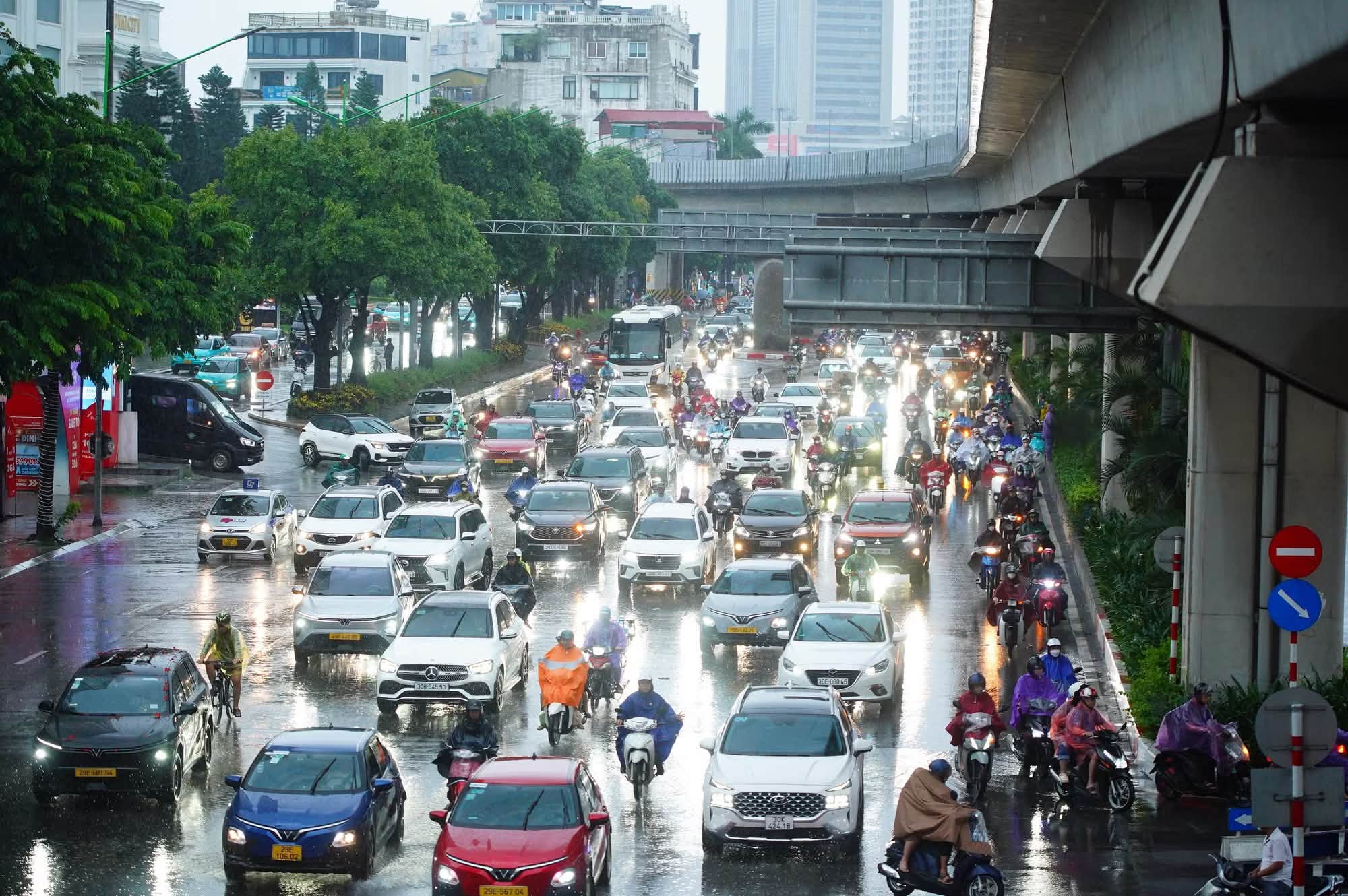 Ngày cuối cùng miền Bắc nắng nóng, từ chiều nay có mưa dông giải nhiệt- Ảnh 1.