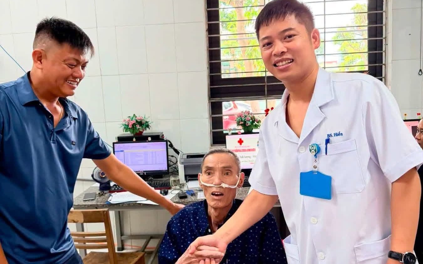 Giải Cứu Hai Bệnh Nhân Cao Tuổi Bị Ngừng Tuần Hoàn Do Tràn Dịch Màng Phổi