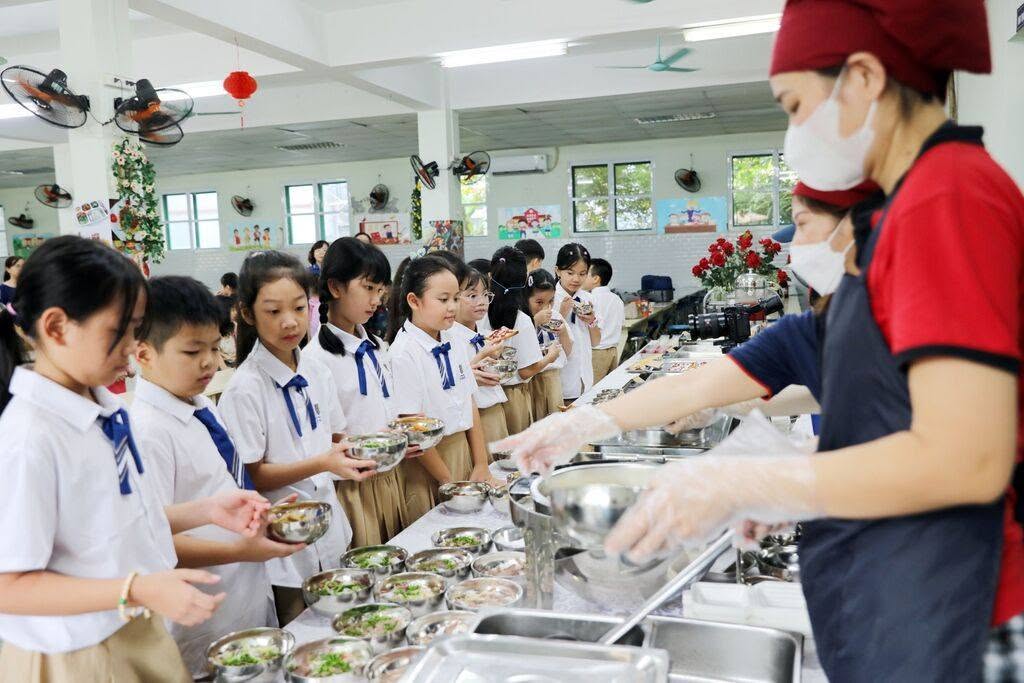 Đưa Giám Sát Chất Lượng Bữa Ăn Học Đường Đến Tầm Cao Mới Với Công Nghệ