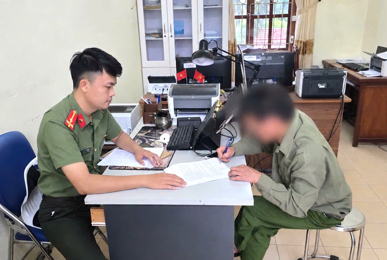 77223216520782843497467477059012806216442594n-17866245373671835450892 Chia sẻ thông tin xuyên tạc phản động, người đàn ông bị phạt 12,5 triệu đồng - Ảnh 1.