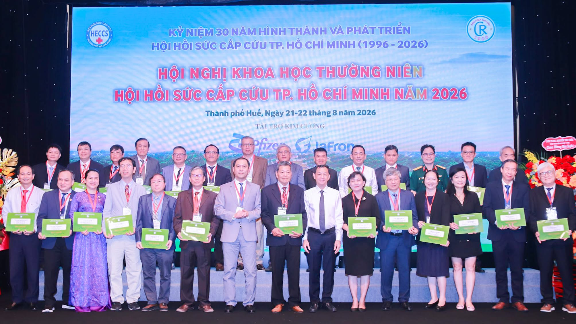 78038899210793721745956876052901230153600644n-17874116834611614940934 Hồi sức cấp cứu chuyển mạnh sang điều trị chuyên sâu, chính xác và cá thể hóa - Ảnh 4.