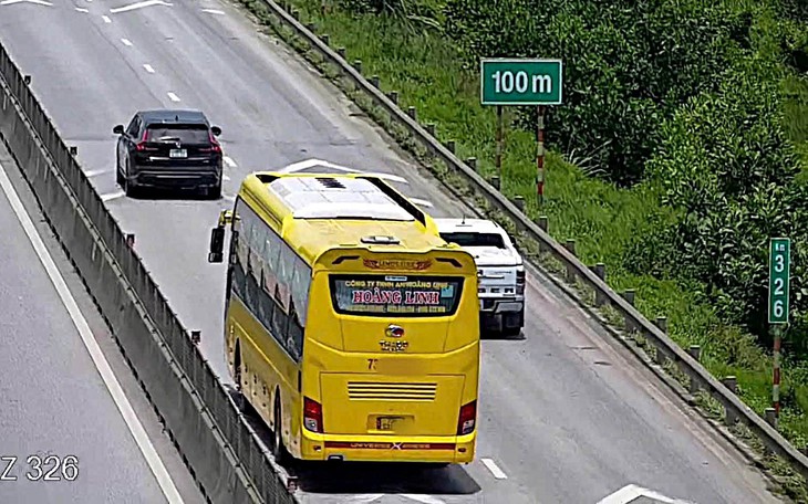 Tai Nạn Giao Thông Liên Hoàn: Nguyên Nhân và Hệ Quả - Ảnh 1.