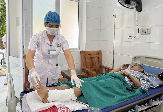 Nguy Hiểm Từ Tai Nạn Máy Cắt Cỏ: Câu Chuyện Của Một Người Đàn Ông 64 Tuổi