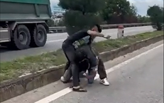 Khám Phá Tà Xùa: Kỹ Năng Làm Ruộng Đáng Ngạc Nhiên Của Khách Tây