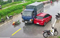 Khoảnh Khắc Dễ Thương Khi Người Nhện Xuất Hiện Giữa Cơn Bão
