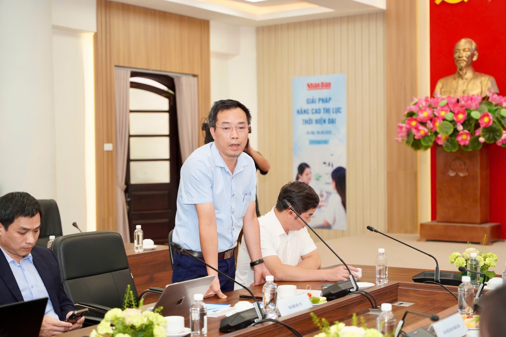 anh-toan-17860114767871947746651 Thói quen sinh hoạt ảnh hưởng đến tật khúc xạ - Ảnh 2.