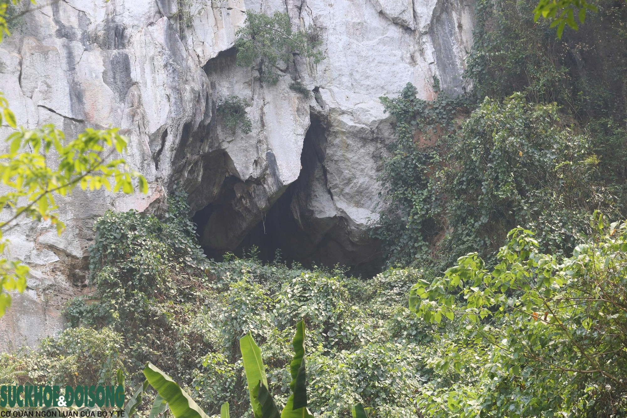 Khám Phá Di Tích Sân Bay Dã Chiến Khe Gát và Hang Công Binh Huyền Thoại
