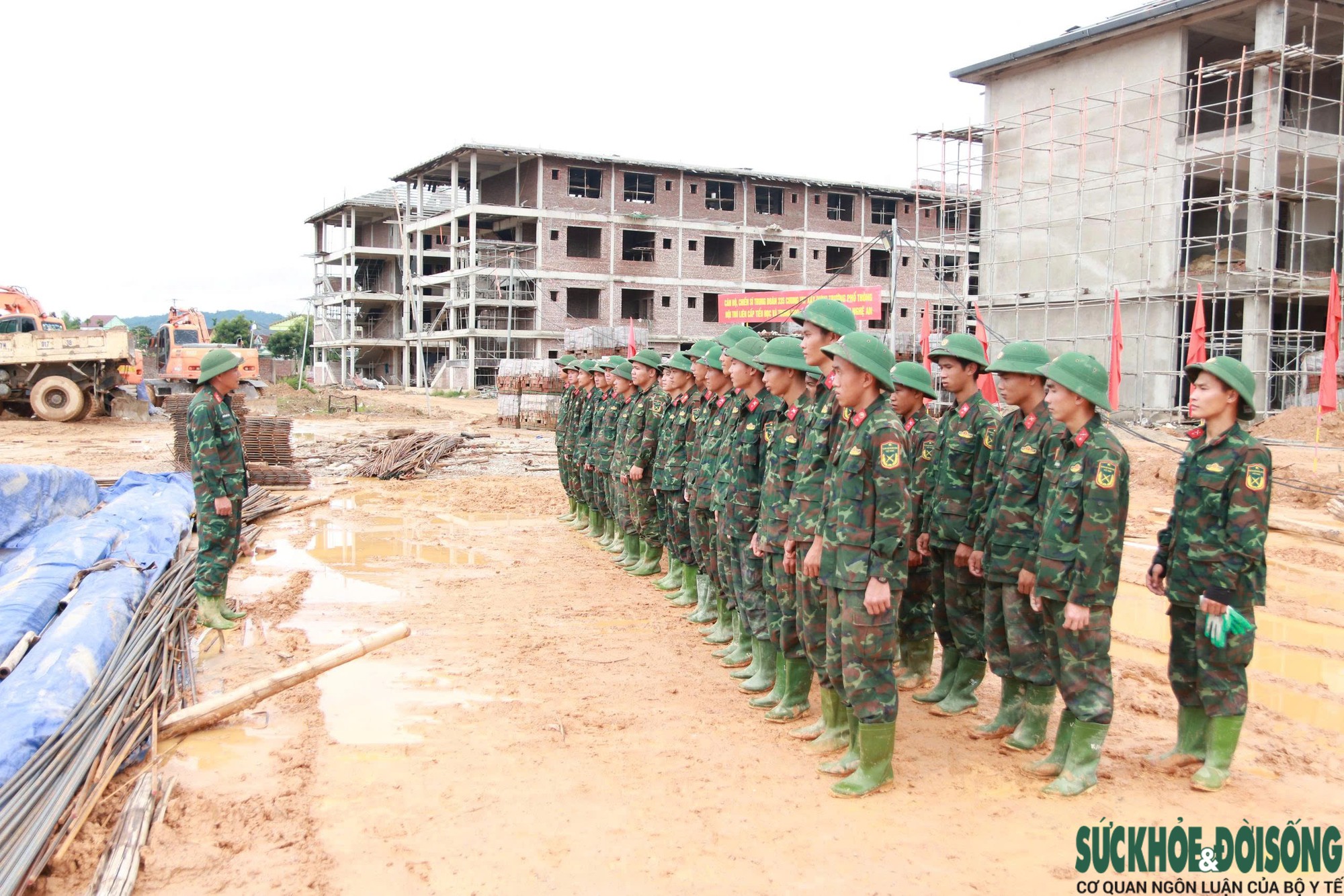 base64-17867105792781046093508 Bộ đội góp sức dựng trường nội trú vùng biên- Ảnh 1.
