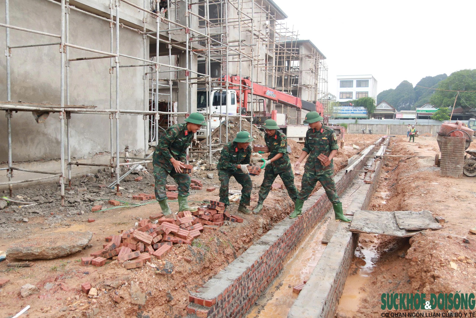 Nỗ Lực Dựng Lên Ngôi Trường Nội Trú Ở Nghệ An: Câu Chuyện Hợp Tác Giữa Bộ Đội và Công Nhân