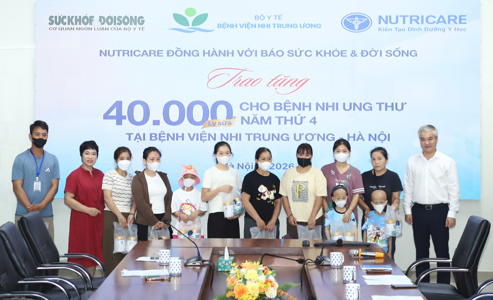 Nutricare và Báo Sức Khỏe & Đời Sống: Hỗ Trợ 40.000 Ly Sữa Cho Bệnh Nhân Ung Thư