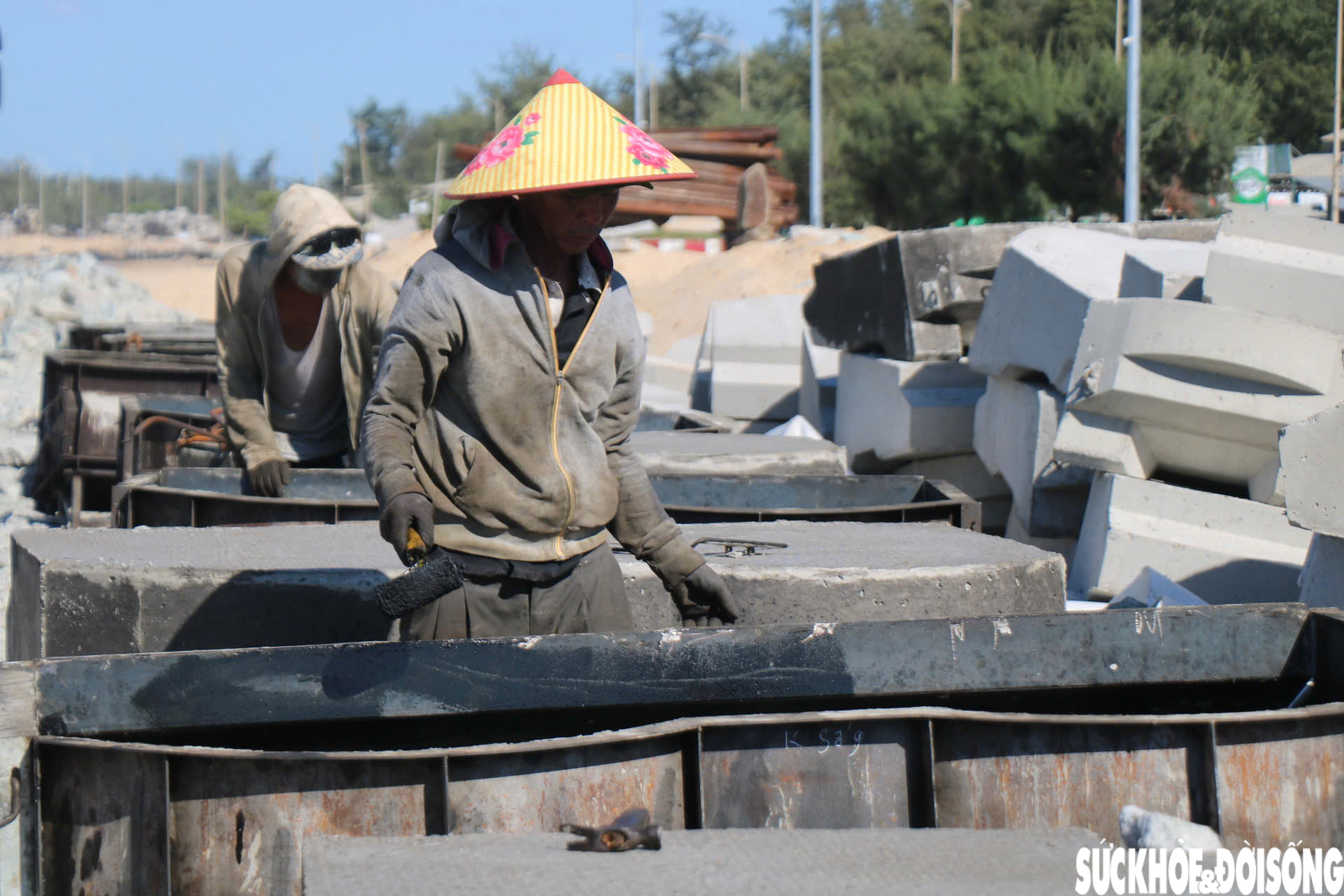 base64-1787233815751476025298 Dốc sức dựng 'lá chắn' hàng trăm tỷ đồng bảo vệ bờ biển ở Huế- Ảnh 9.