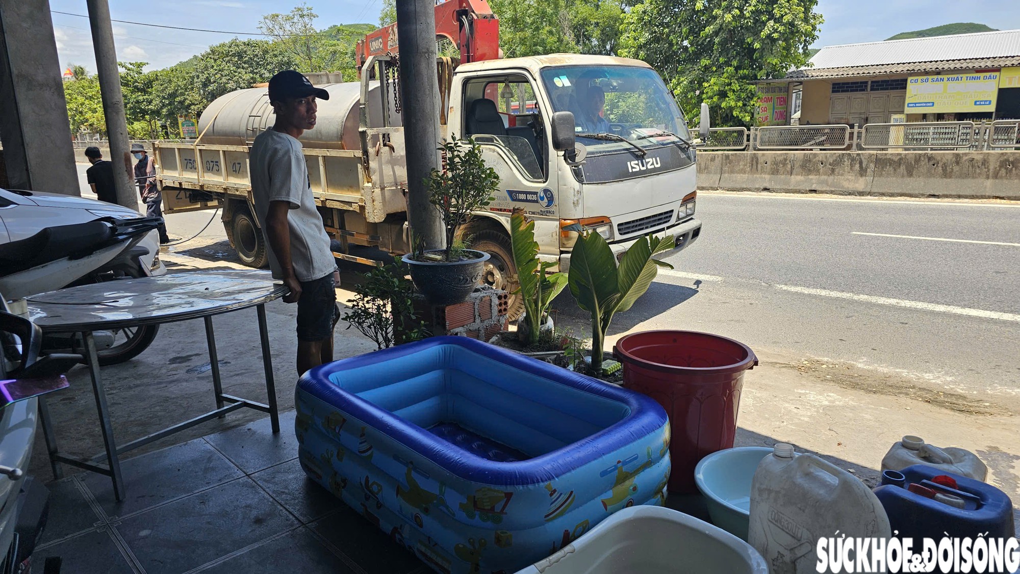 Người Dân Huế Khốn Khổ Trong Cơn Khát Nước Sạch Giữa Trời Nắng