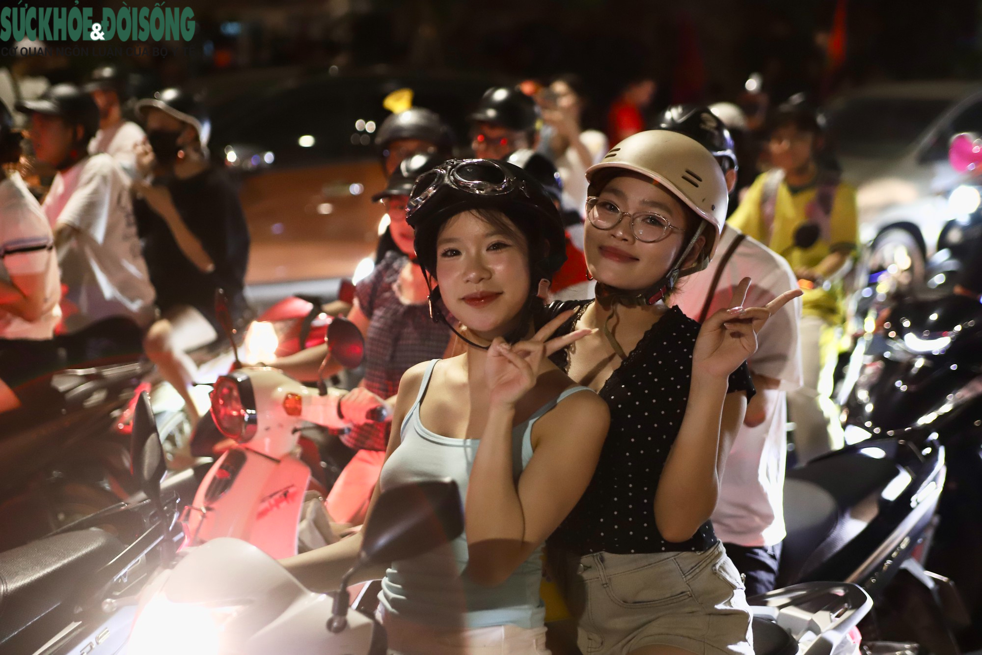 Không khí náo nhiệt của người dân Hà Nội