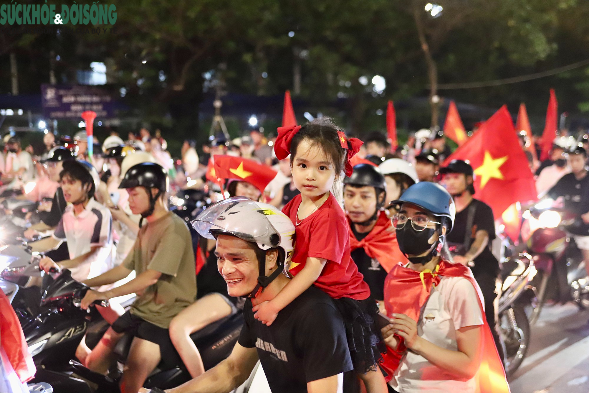 Người dân ghi lại khoảnh khắc