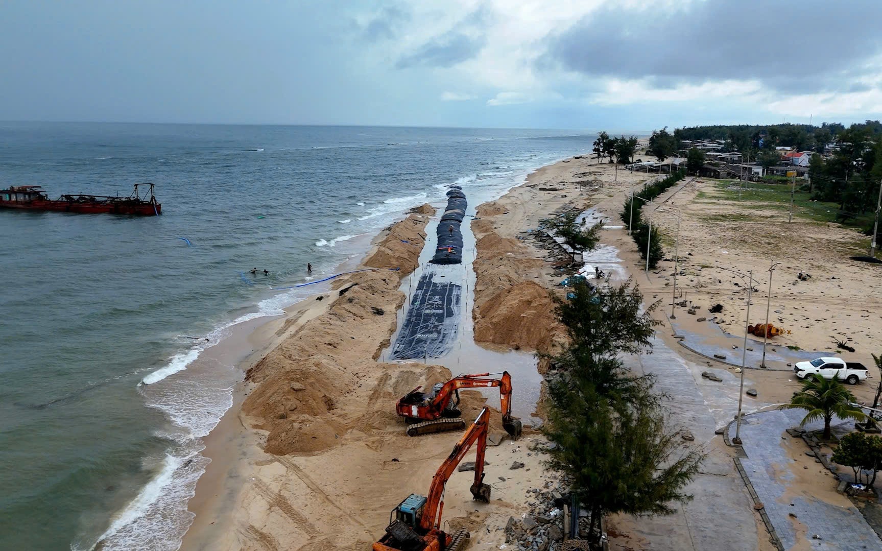 Dốc sức bảo vệ bờ biển Huế trước mùa mưa bão với dự án 260 tỷ đồng