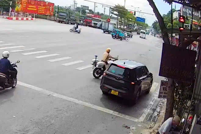 CSGT Hà Nội Hỗ Trợ Cấp Cứu Khi Đứa Trẻ Bị Ung Thư Khẩn Cấp