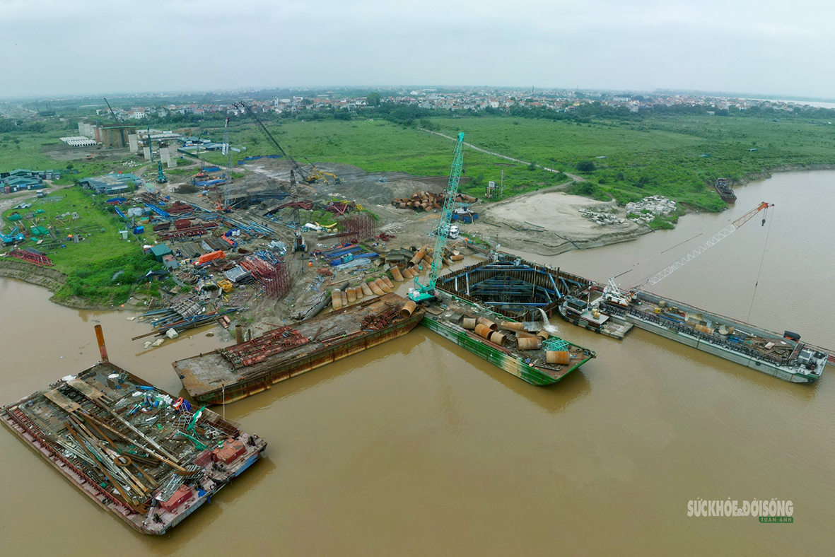 Cầu Hồng Hà bắc qua sông Hồng sau gần một năm thi công- Ảnh 9.