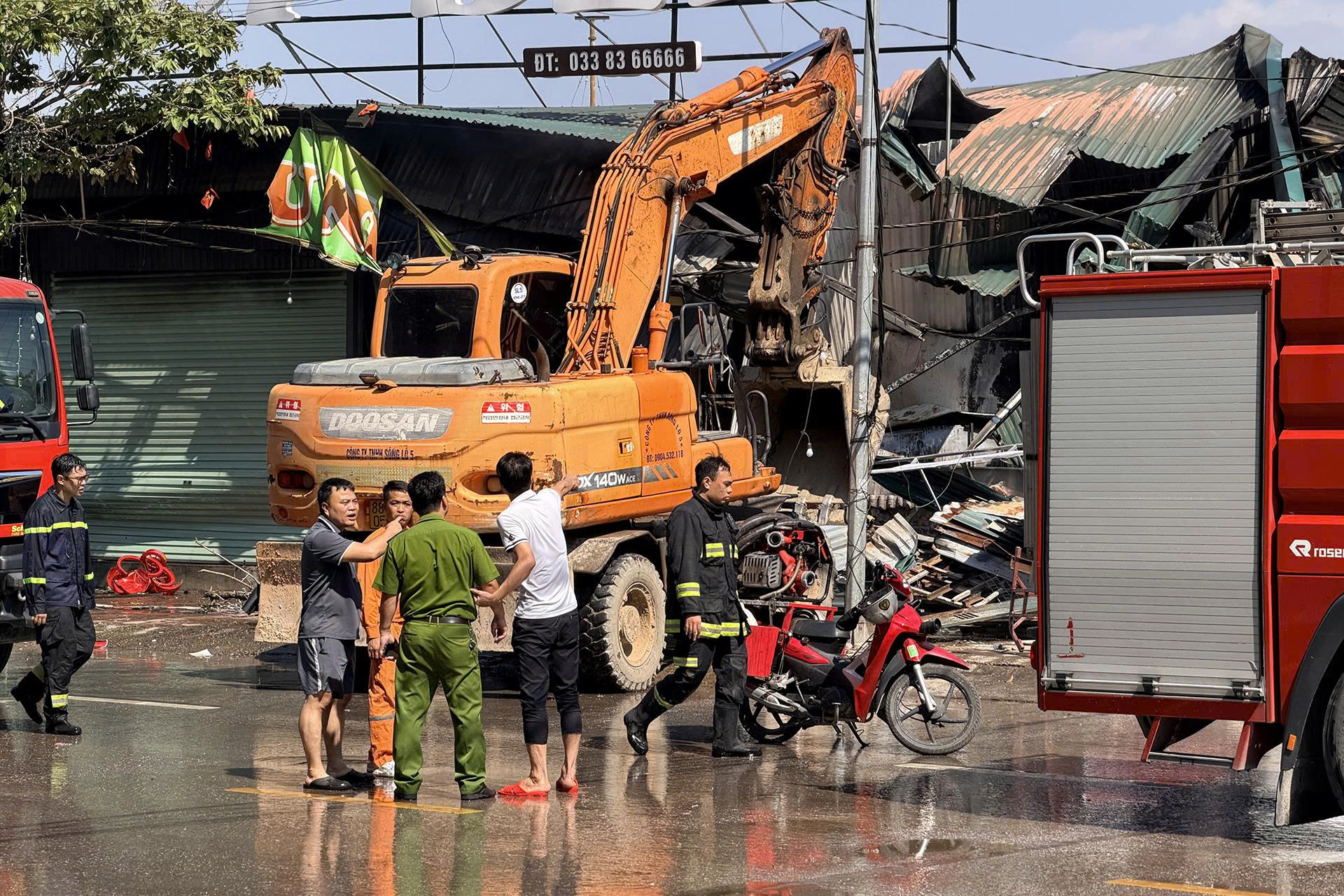 Lại xảy ra cháy trên đường 25m Thanh Liệt, Hà Nội- Ảnh 3.