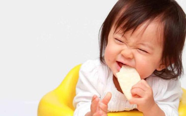 Khi nào là thời điểm tốt nhất để bắt đầu cho trẻ ăn dặm? - Ảnh 3.