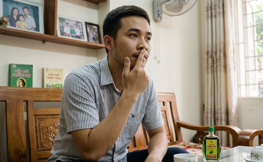 dau-gio-17871119270351204997085 Hít dầu gió có hại không? Những lưu ý quan trọng để sử dụng an toàn - Ảnh 1.