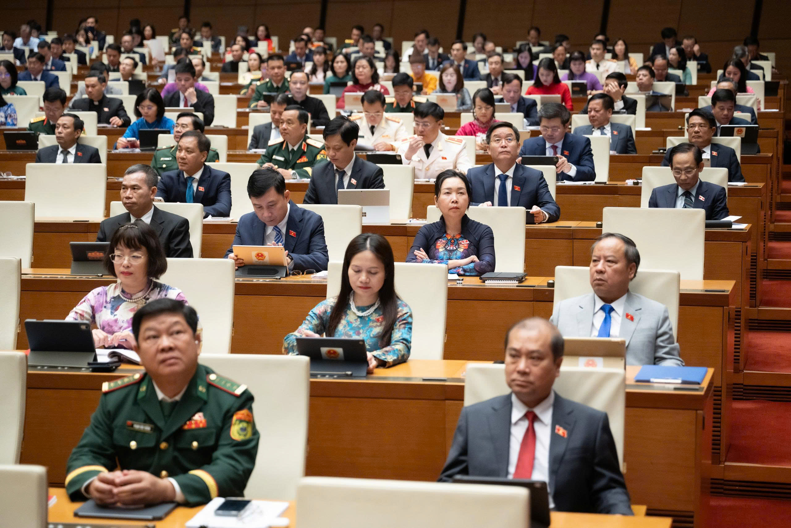 Quốc Hội Thảo Luận Chấn Chỉnh Hoạt Động Thương Mại Điện Tử Liên Quốc Gia