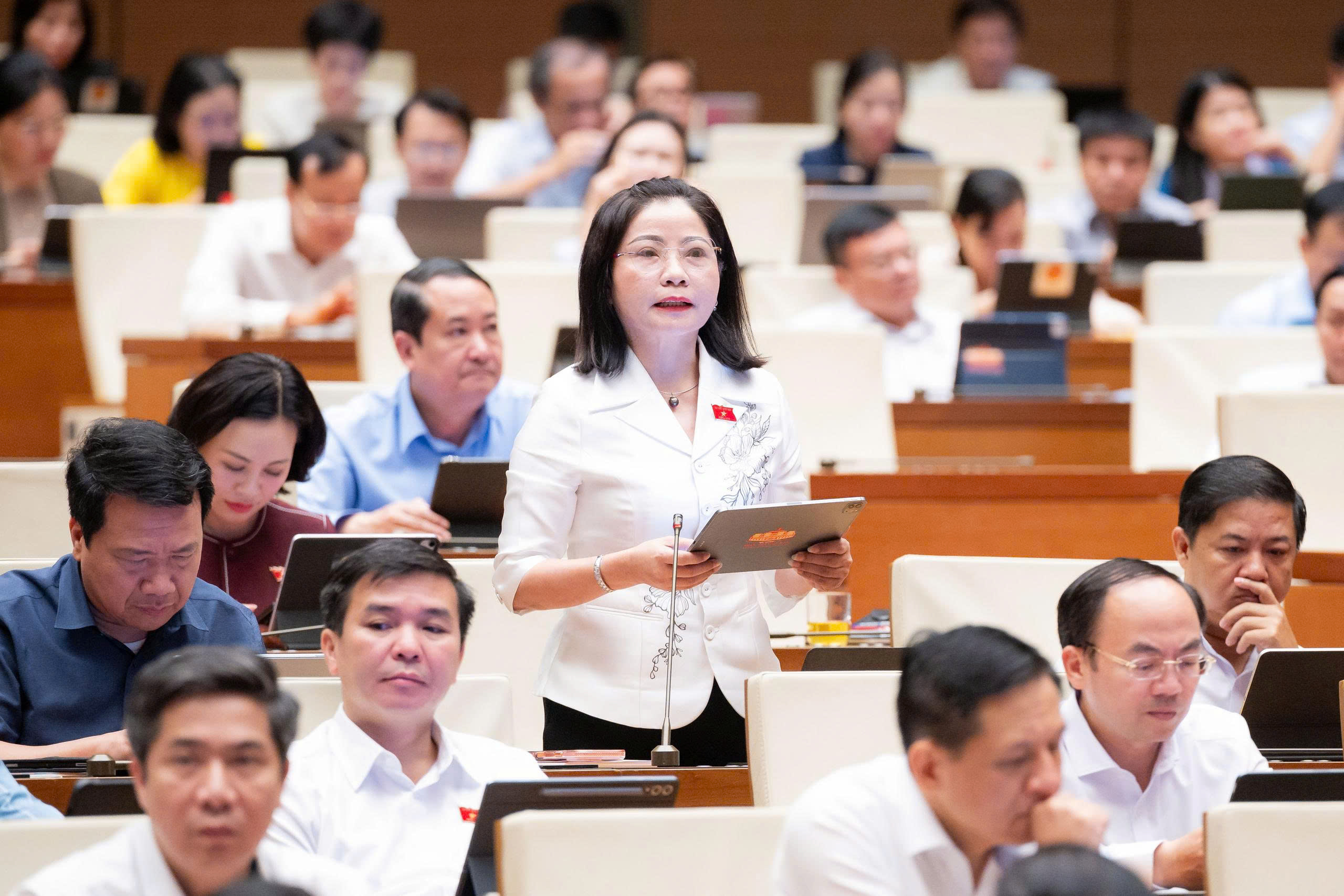dbqh-nguyet-17865194023341052842584 Nhiều ĐBQH nhất trí cao với chủ trương thành lập thành phố Quảng Ninh- Ảnh 2.