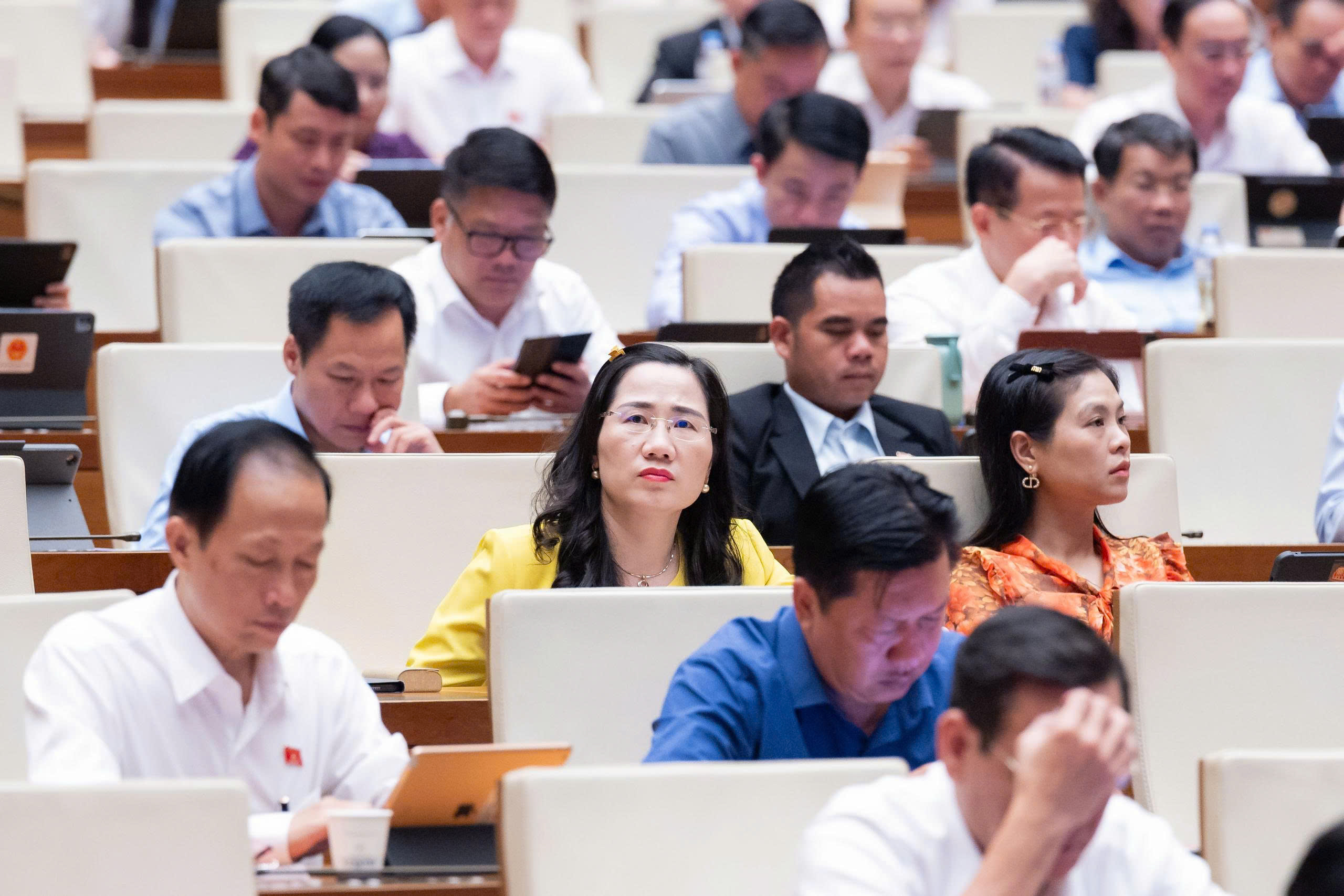 dbqhchieu58-17859178750921012518888 Các ĐBQH dự Kỳ họp không thường lệ thứ Nhất chiều 5/8. Ảnh: Media Quốc hội