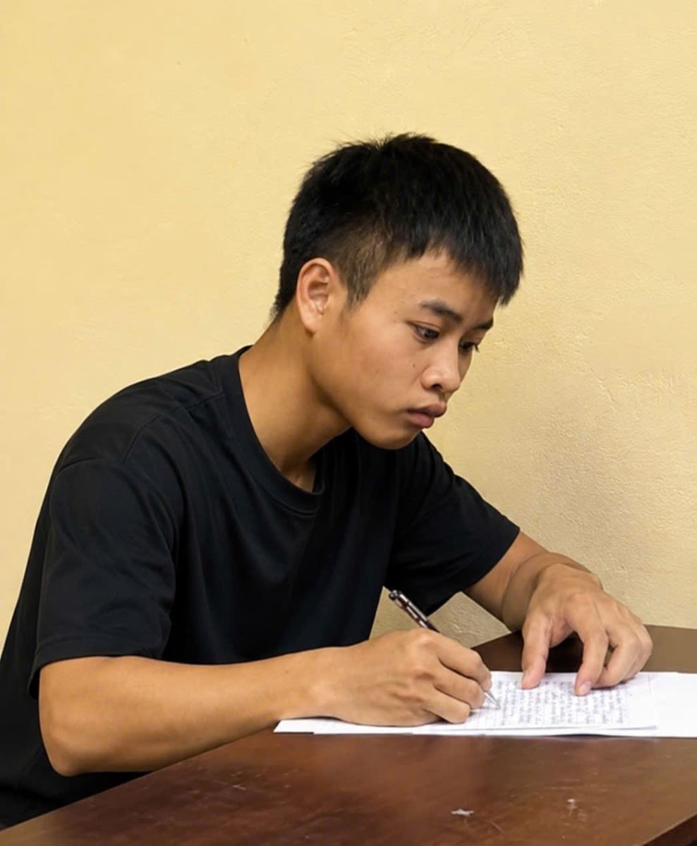 Khởi tố nhóm đối tượng livestream 'vé cào trúng thưởng' để chiếm đoạt tiền tại Lào- Ảnh 2.