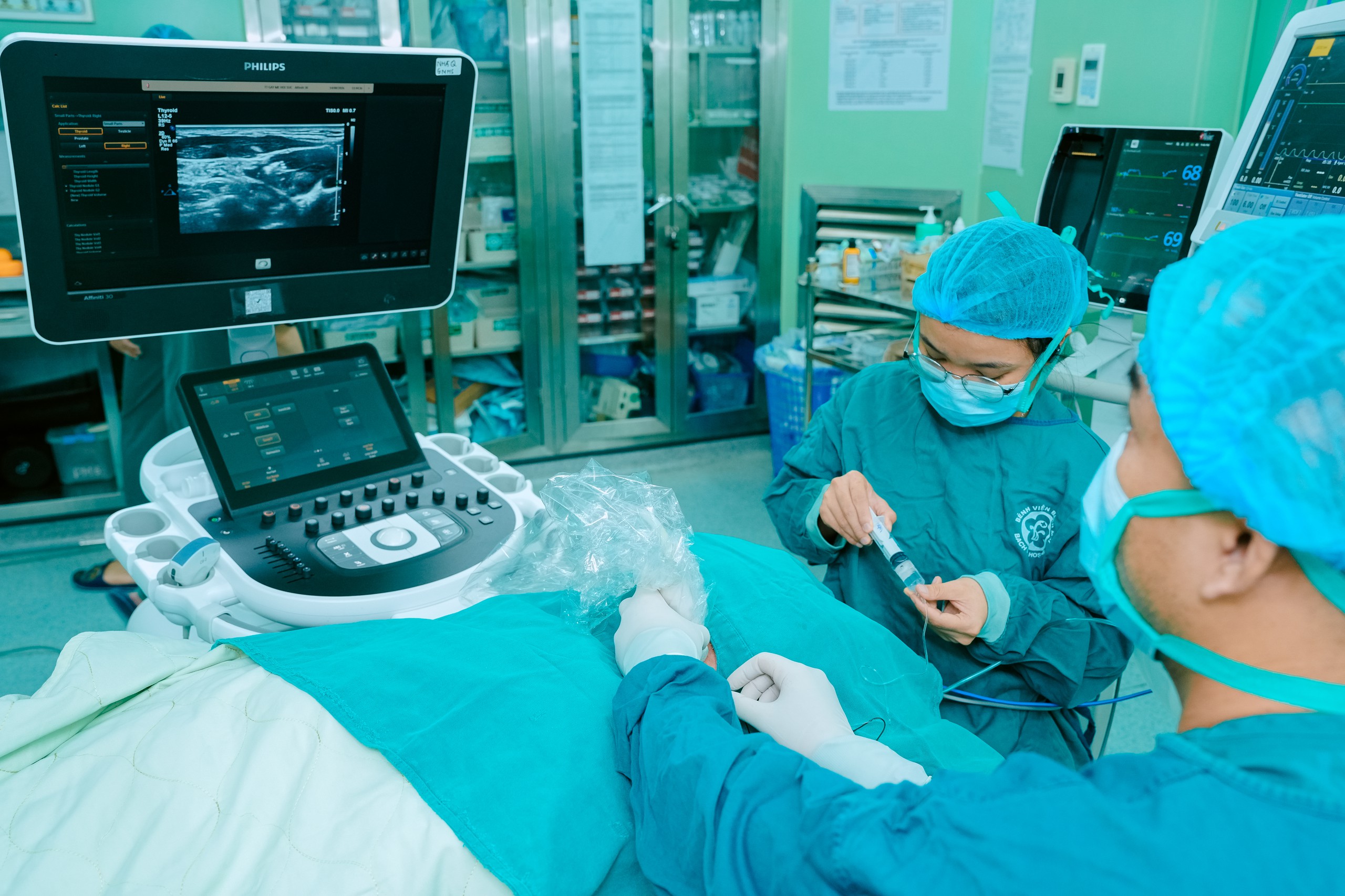 Bệnh Viện Bạch Mai Bước Sang Kỷ Nguyên Mới Với 500 Ca Phẫu Thuật Hẹp Động Mạch Cảnh - Ảnh 3.