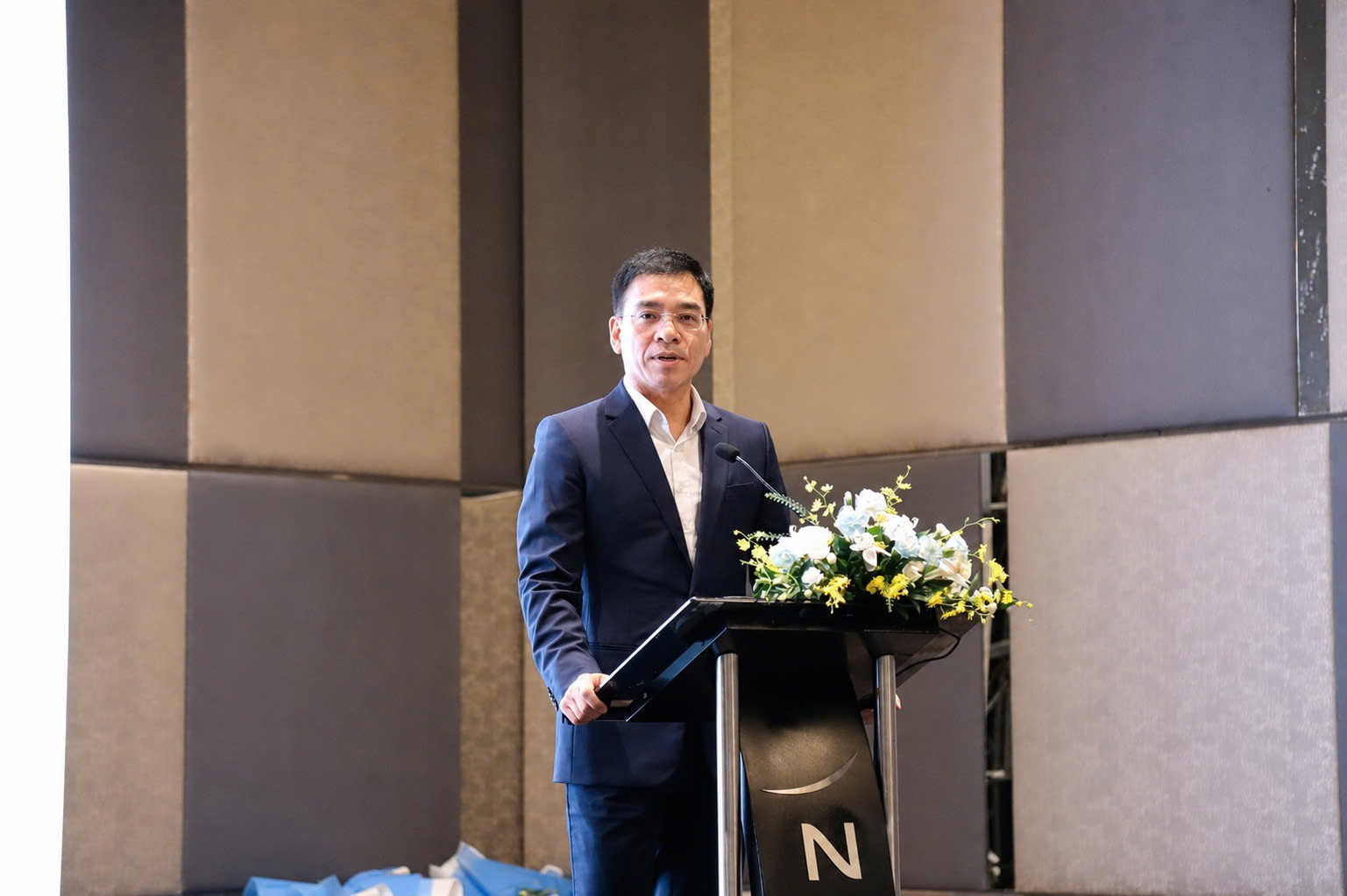 'xe cứu thương chạy đến đâu, đèn giao thông phải xanh đến đó' - Ảnh 1.