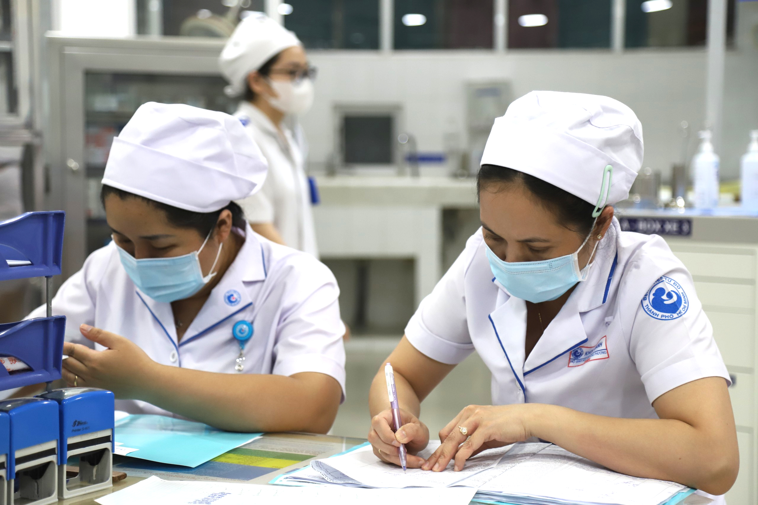 edit-d-17871171773002045728770 Nhiều bệnh viện tại TPHCM tuyển 'hàng loạt' bác sĩ, điều dưỡng- Ảnh 1.