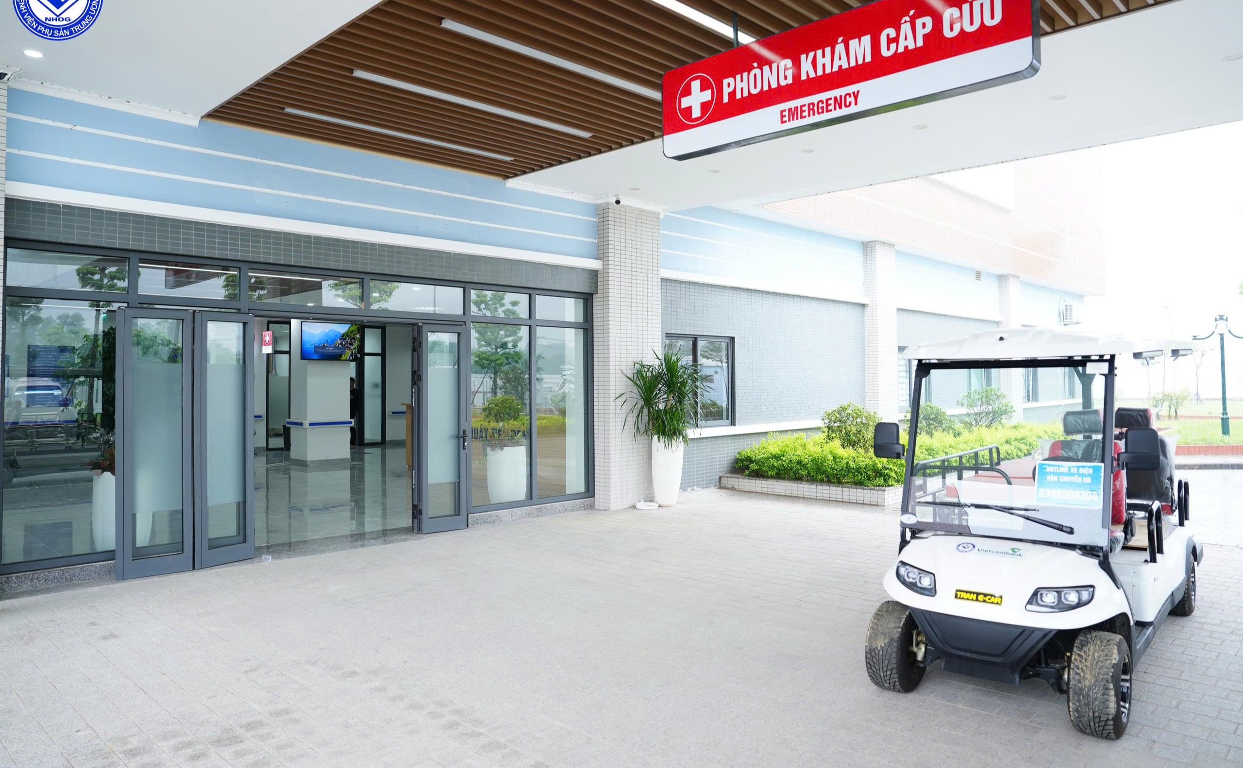 edit-phong-kham-cap-cuu-1785774280052342936279 Khu vực khám cấp cứu được trang bị xe điện phục vụ người bệnh di chuyển. Ảnh BVCC