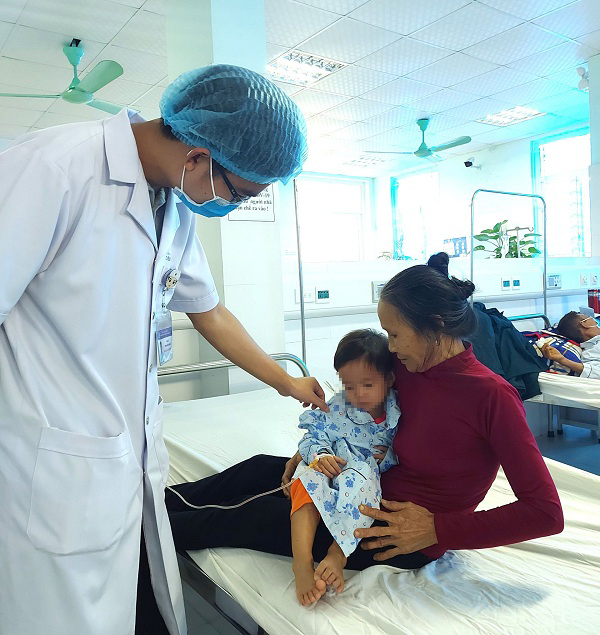 Bé Trai 5 Tuổi Nhét Dị Vật Vào Hậu Môn: Hành Trình Cấp Cứu và Nội Soi An Toàn