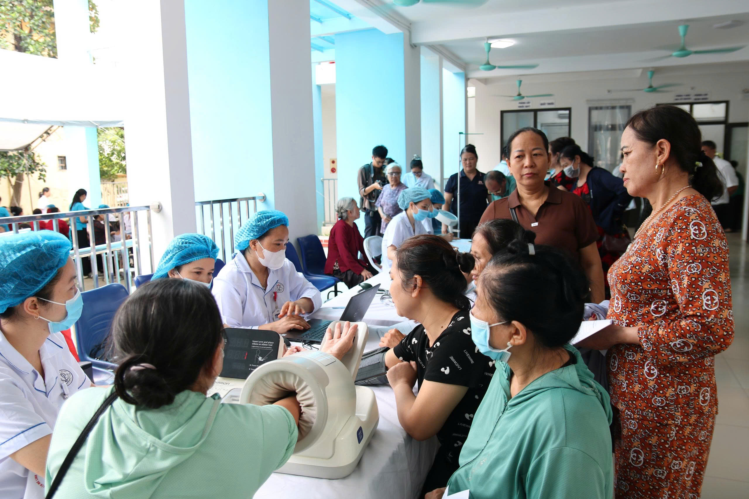 Hà Nội Tăng Cường Đưa Tài Khoản An Sinh Xã Hội Lên Ứng Dụng VNeID