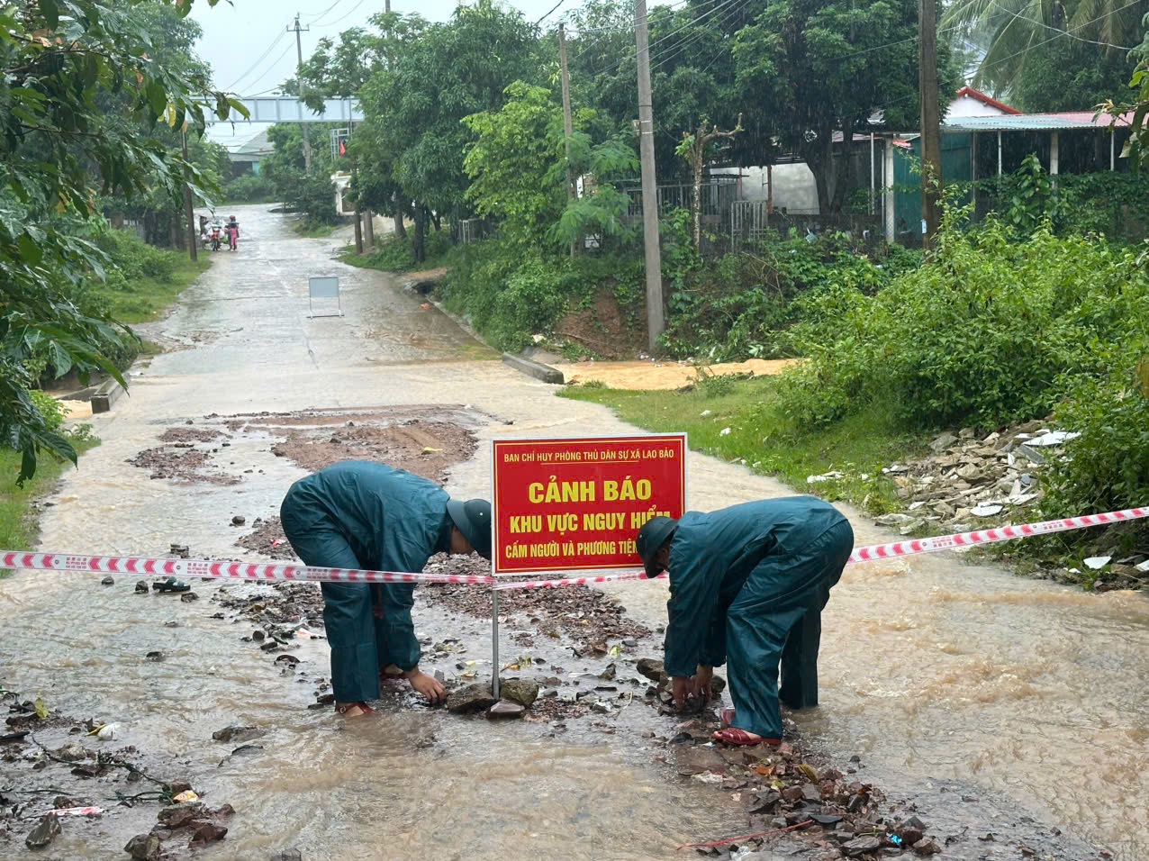 Xã vùng biên phát cảnh báo nguy hiểm tới người dân vì mưa lớn- Ảnh 2.
