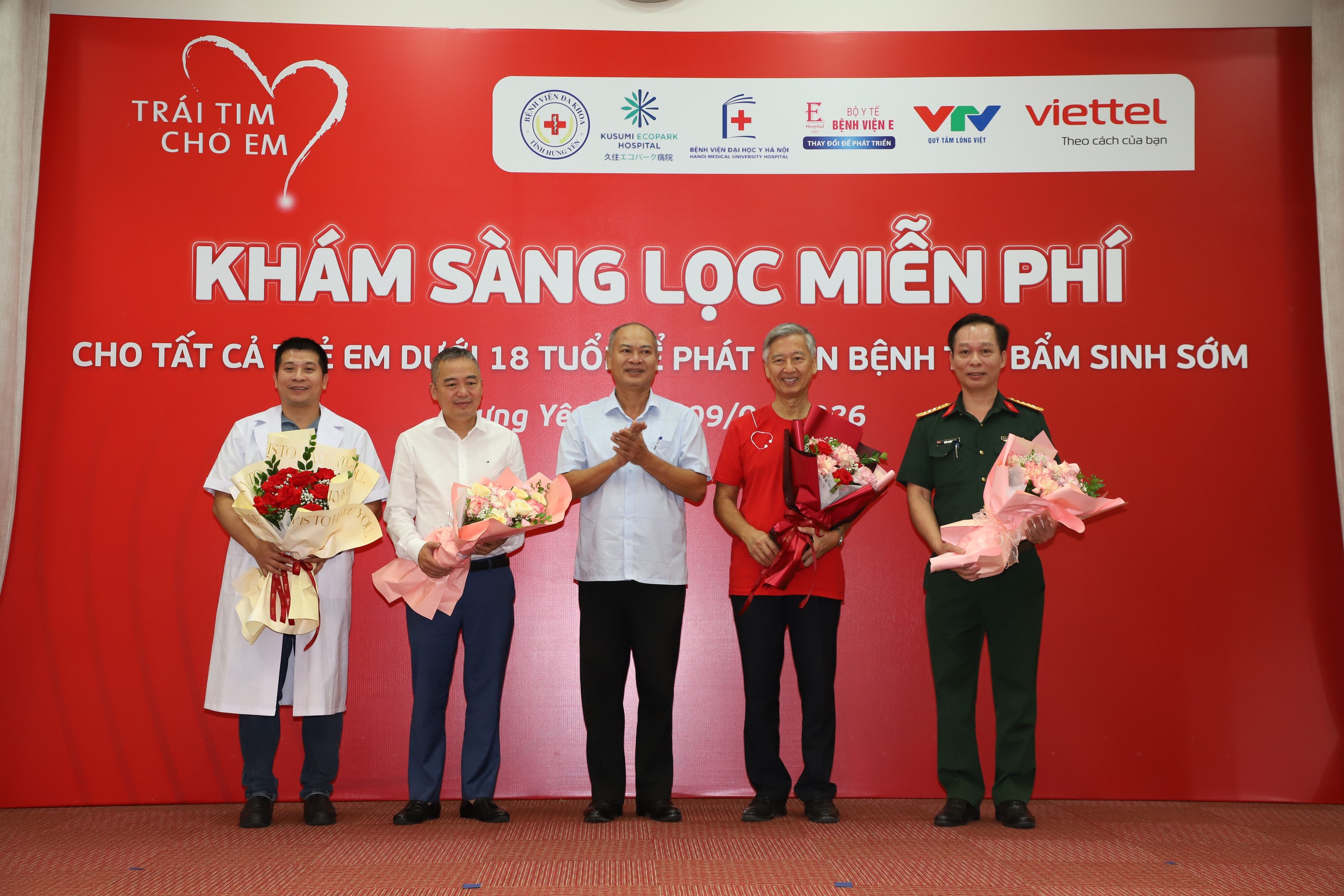 Hơn 200 trẻ được sàng lọc tim bẩm sinh miễn phí tại Hưng Yên, phát hiện 14 trường hợp bệnh tim- Ảnh 5.