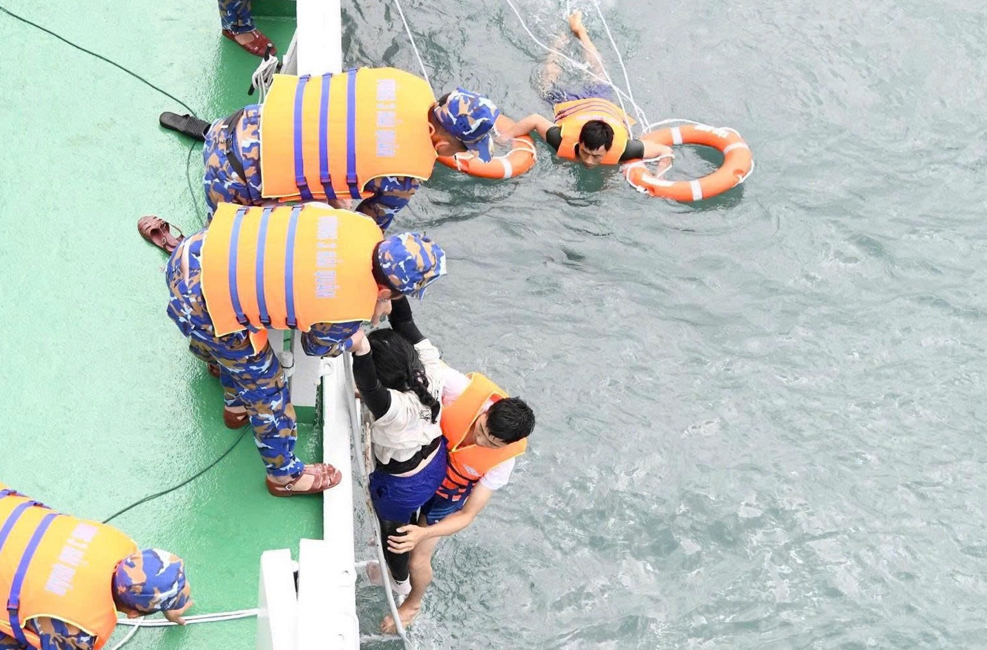 Cuộc Chiến Sinh Tồn Của Cô Gái 24 Tuổi Giữa Biển Khơi - Ảnh 1.