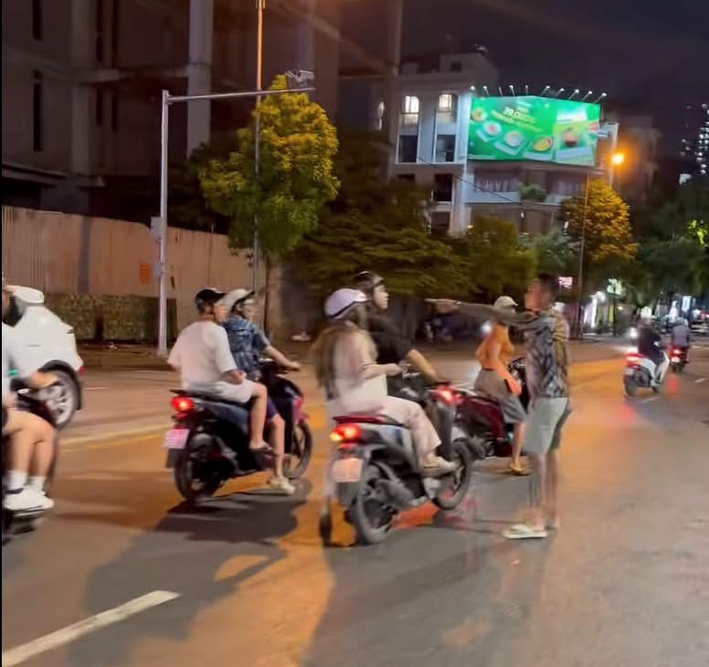 Xác minh vụ người đàn ông đánh người giữa đường ở Hà Nội- Ảnh 1.