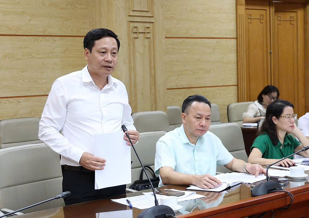 khan-thuong-1787364082200300530811 Bộ Y tế hoàn thiện chính sách khen thưởng, hỗ trợ thực hiện tốt công tác - Ảnh 5.